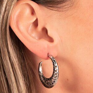 Paparazzi Jewelry Accessories -Wanderlust Wilderness - Silver Earrings - Vintage